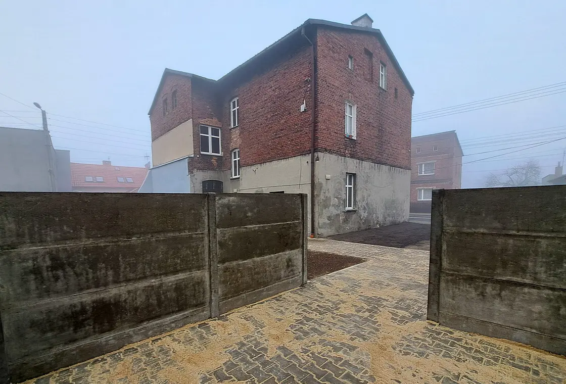 Prace rozbiórkowe Przyjaźni 89